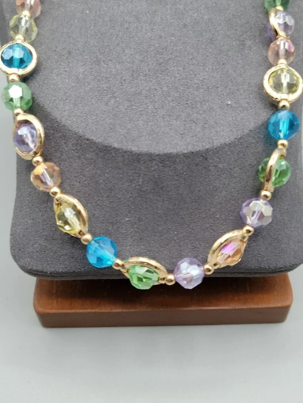 VTG Liz Claiborne Multi Color Crystal Station Necklace Gold Tone Est 1976 19